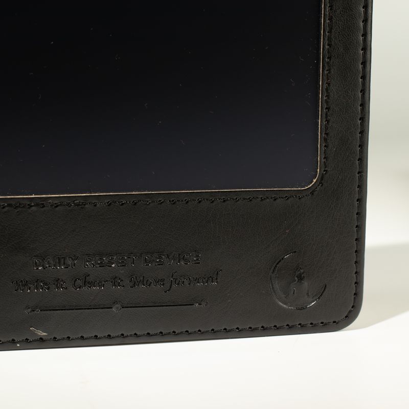 A5 Szándék Jegyzetfüzet - LCD törlő képernyő - Fekete bőrhatású - 80 oldal